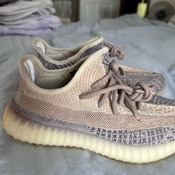 Yeezy Boost 350 V2 'Ash Pearl' - Picture 4 of 5